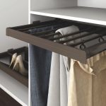 Porte-pantalons-avec-cadre